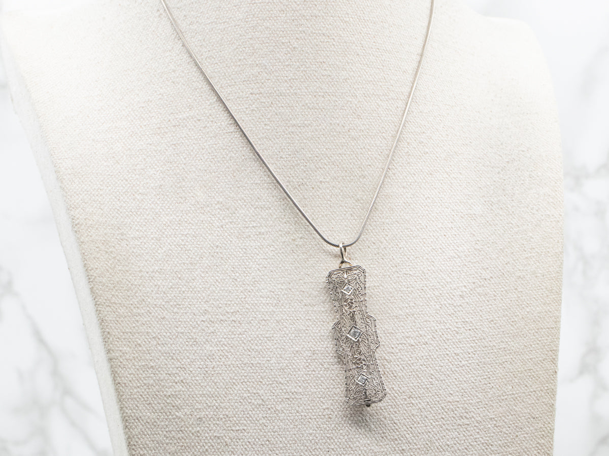 Broche o colgante de filigrana de diamantes de talla europea Art Déco de oro blanco