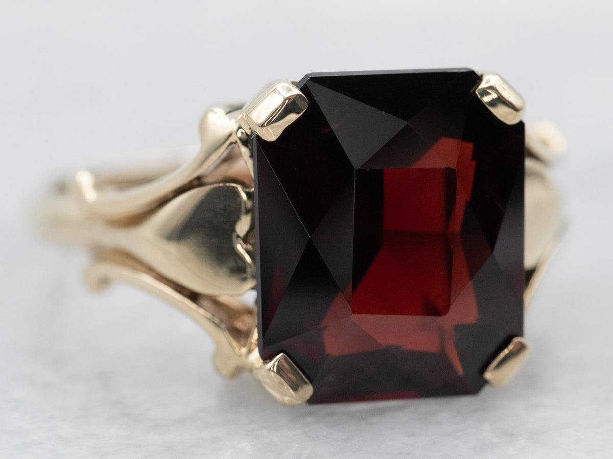 Anillo Solitario Oro Amarillo Granate