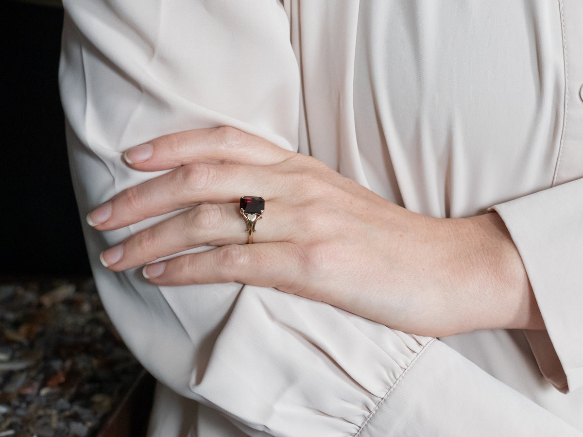 Anillo Solitario Oro Amarillo Granate