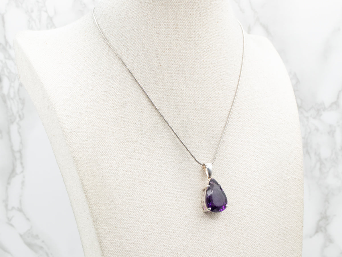 Colgante de amatista de talla pera de plata de ley