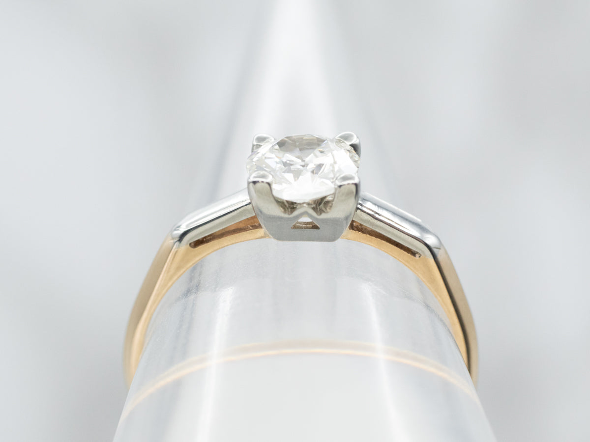 Anillo de compromiso con solitario de diamantes de talla europea de dos tonos