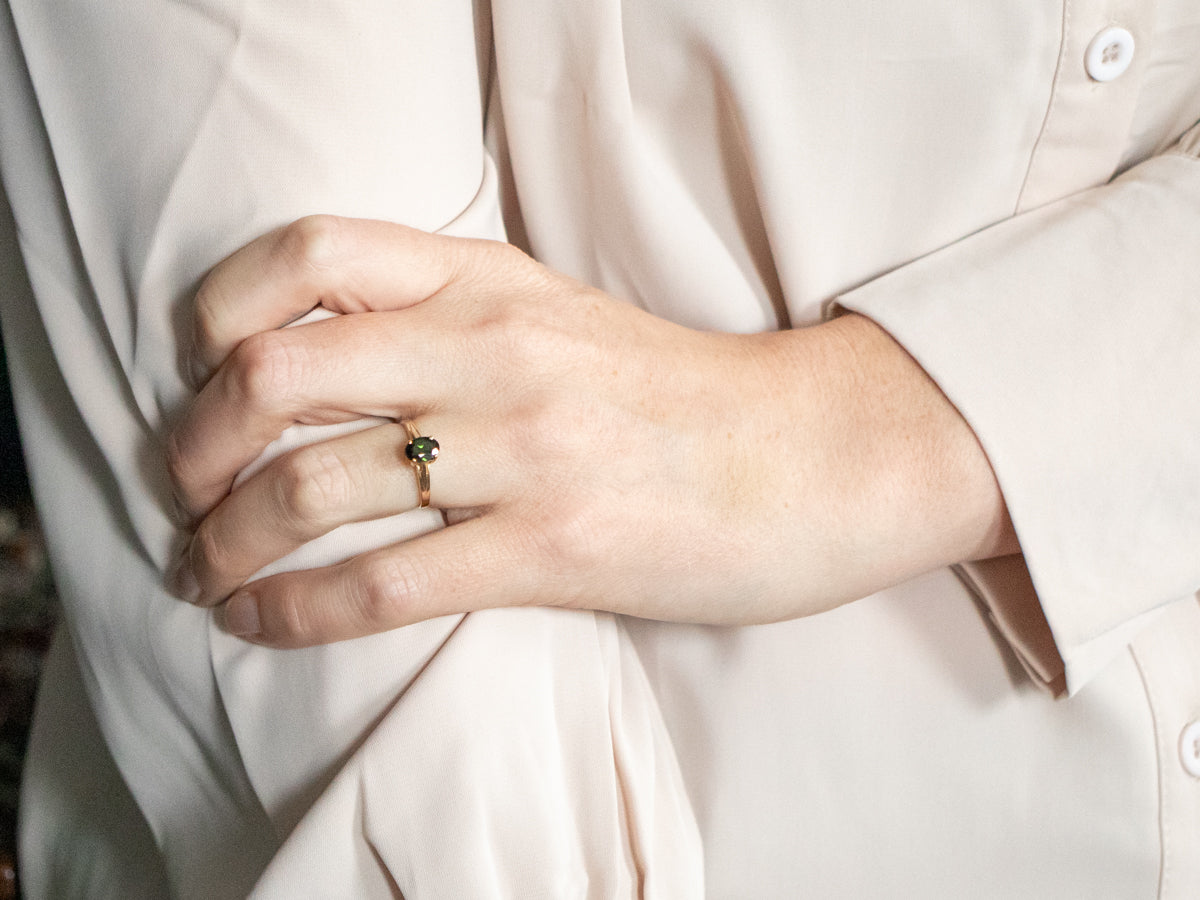 Anillo Solitario De Turmalina Verde De Talla Ovalada