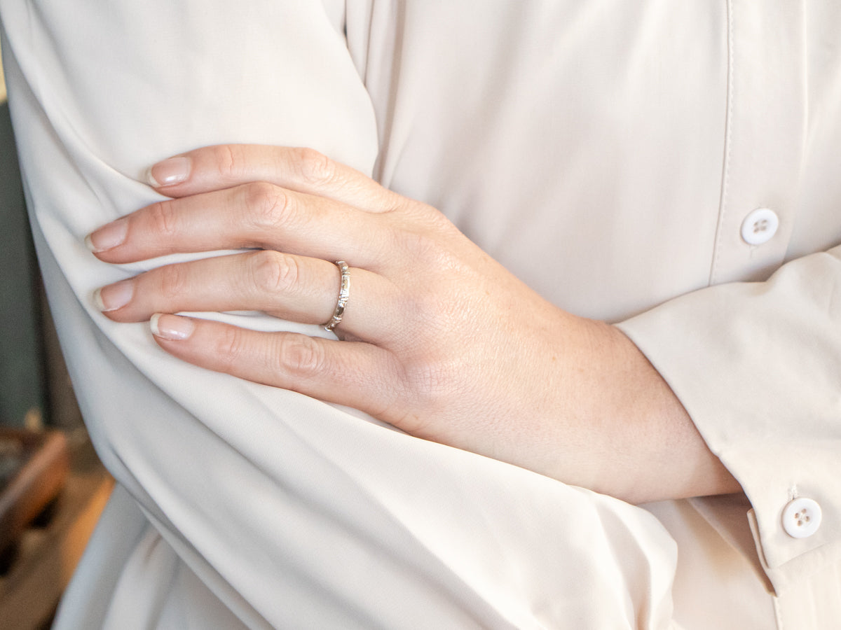 White Gold Sweetheart Pattern Band