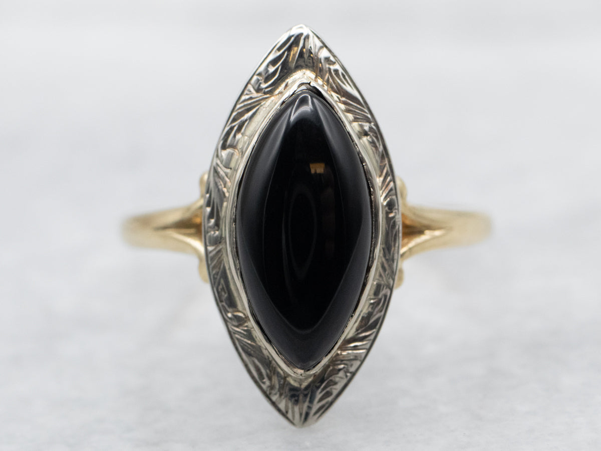 Anillo de ónix negro marquesa en oro de dos tonos con desplazamiento