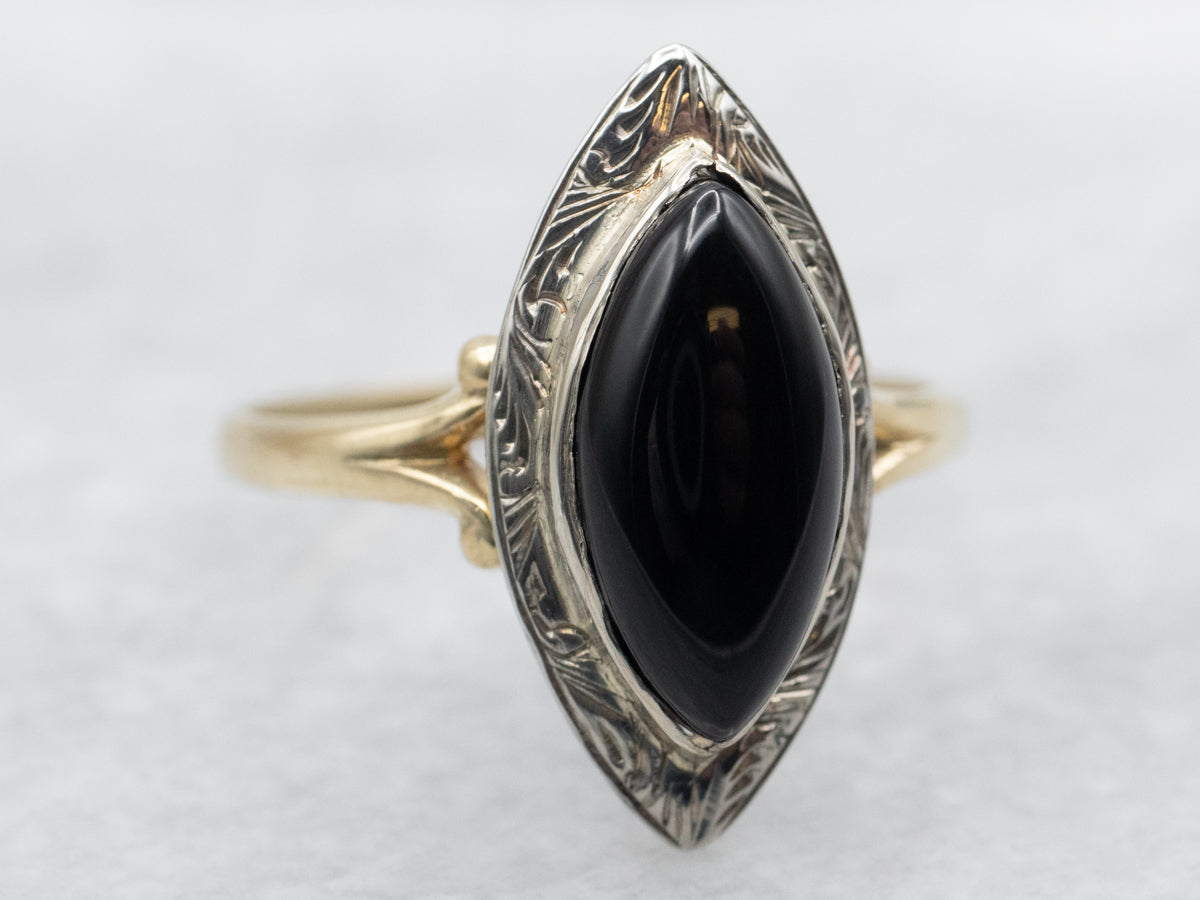 Anillo de ónix negro marquesa en oro de dos tonos con desplazamiento