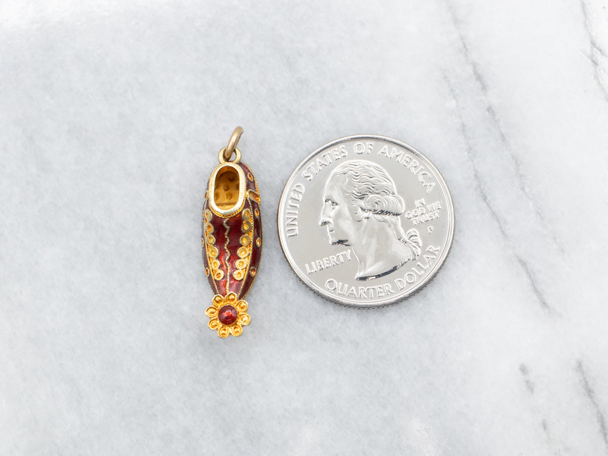 Colgante colorido con dije de zapatilla Jutti en esmalte rojo