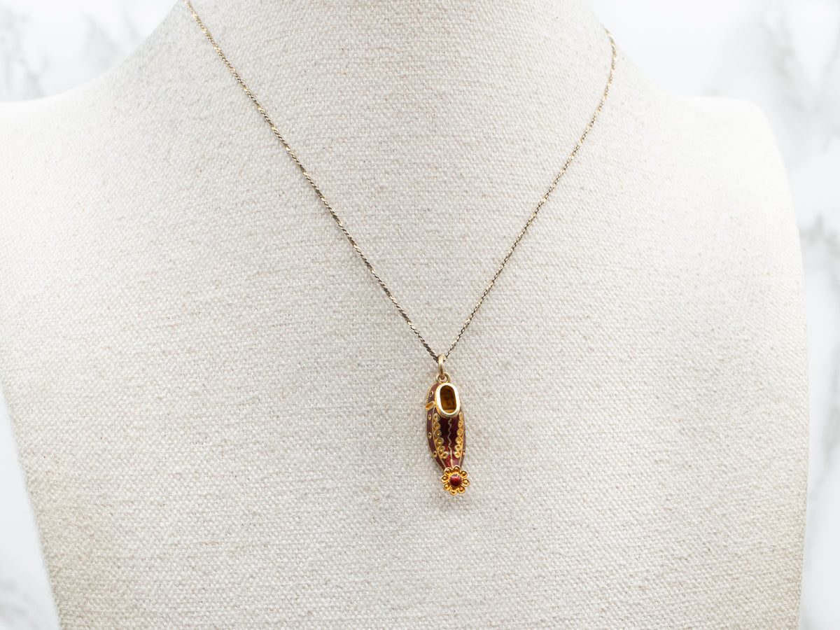 Colgante colorido con dije de zapatilla Jutti en esmalte rojo