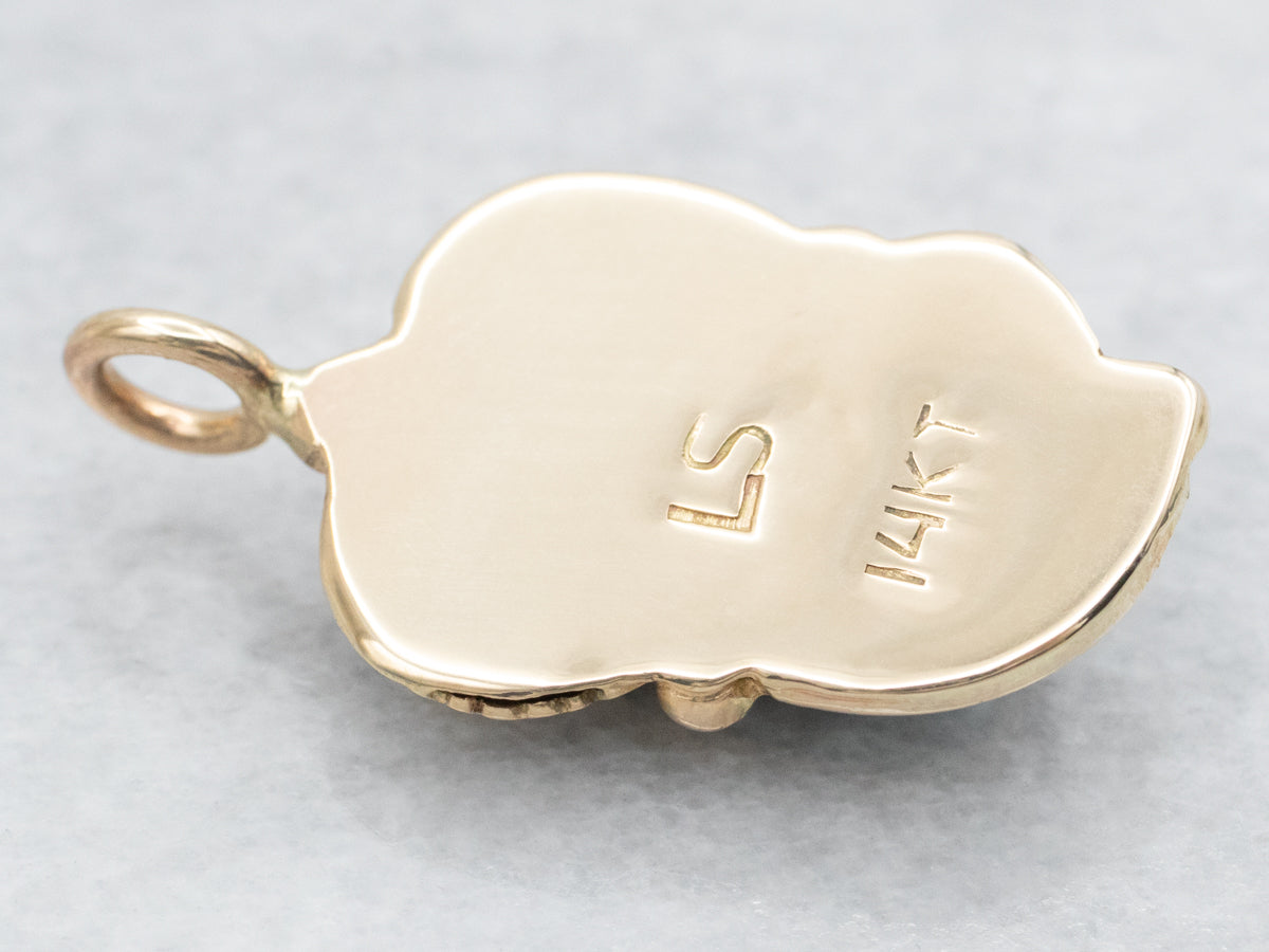 Colgante turquesa con detalles en hojas