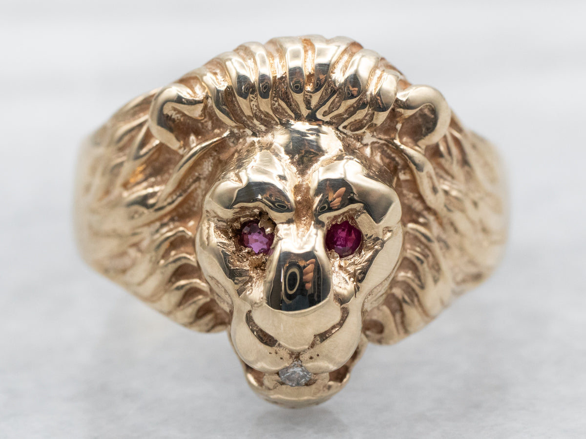 Anillo León de Oro Amarillo con Ojos de Rubí y Diamante en Boca
