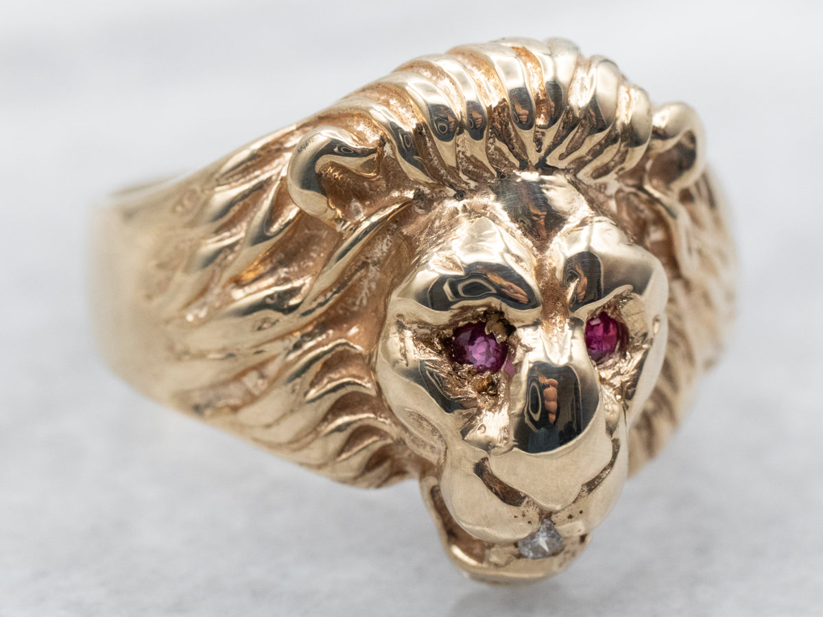 Anillo León de Oro Amarillo con Ojos de Rubí y Diamante en Boca