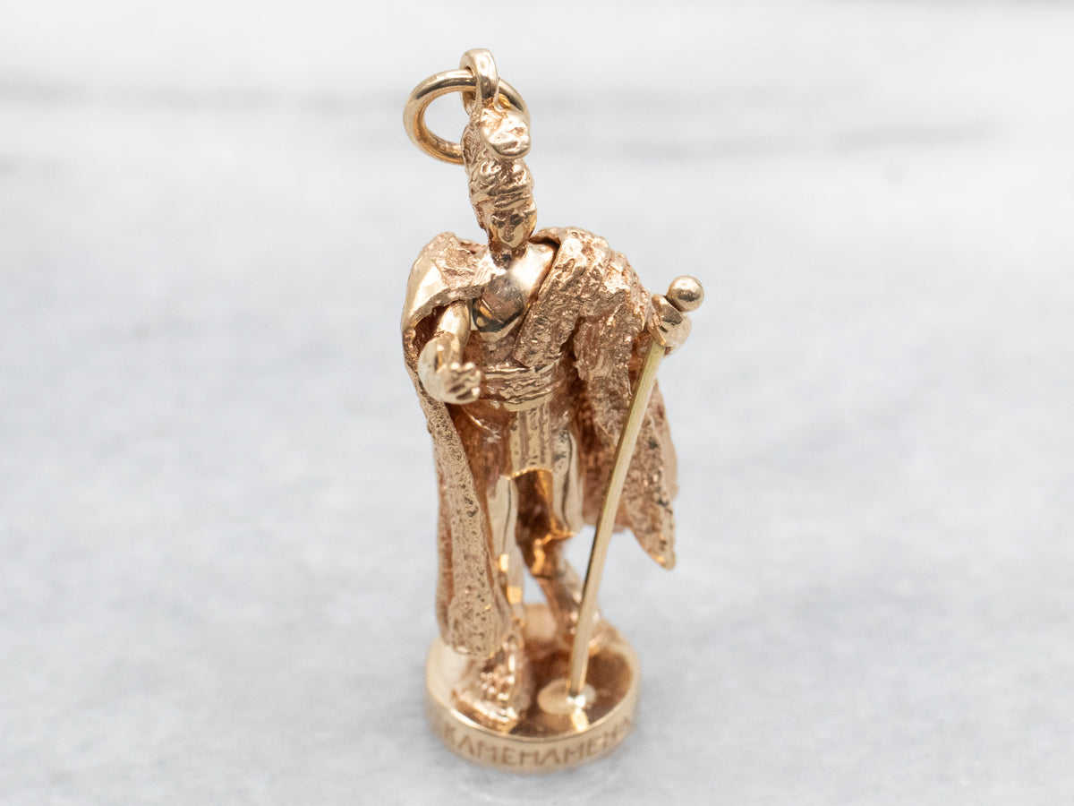 Colgante grande de oro con estatua del rey Kamehameha de Hawaii