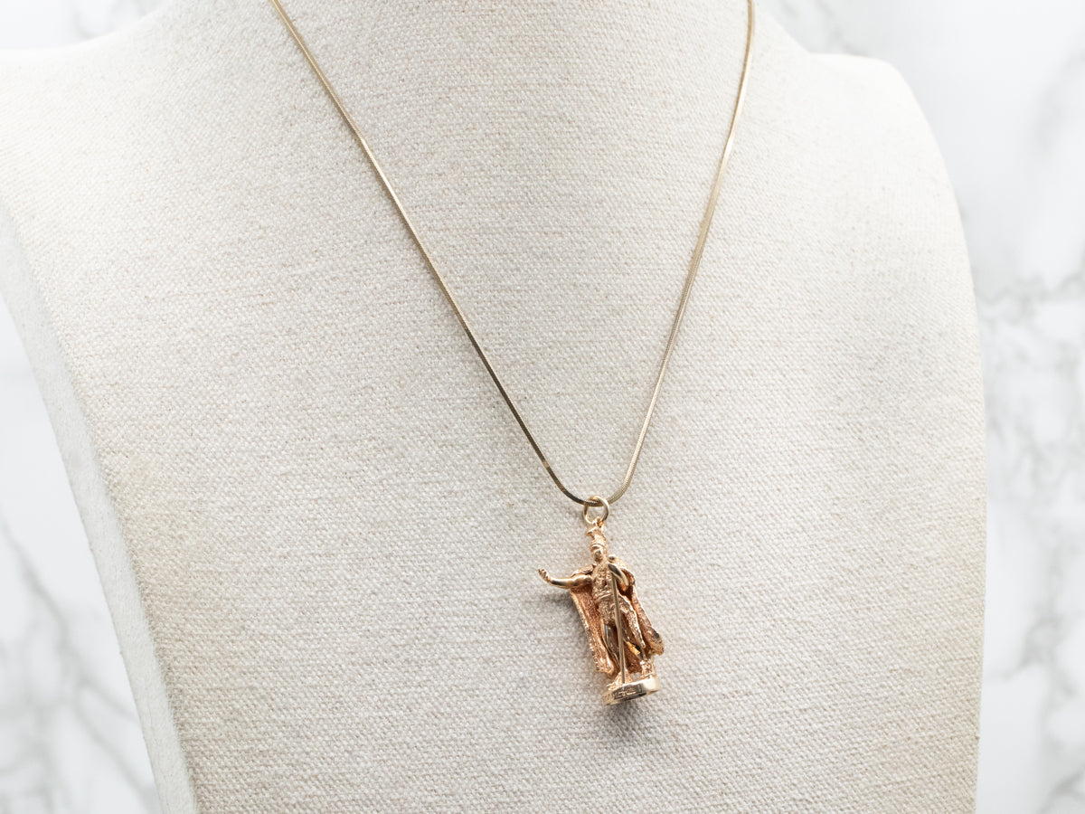 Colgante grande de oro con estatua del rey Kamehameha de Hawaii