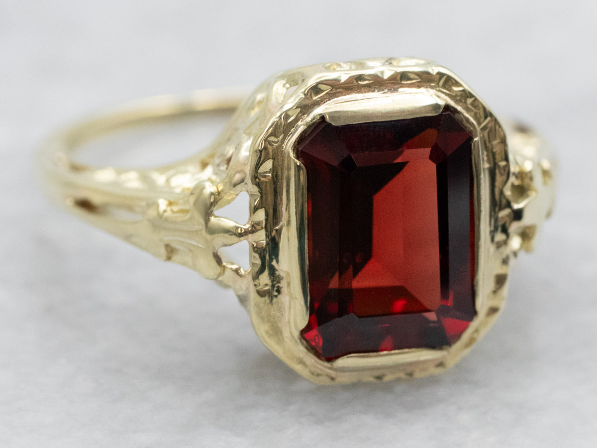 Anillo Solitario Granate Filigrana Oro Verde