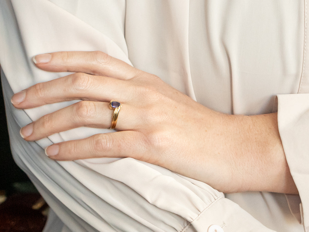 Modern 18-Karat Gold Tanzanite Bypass Ring