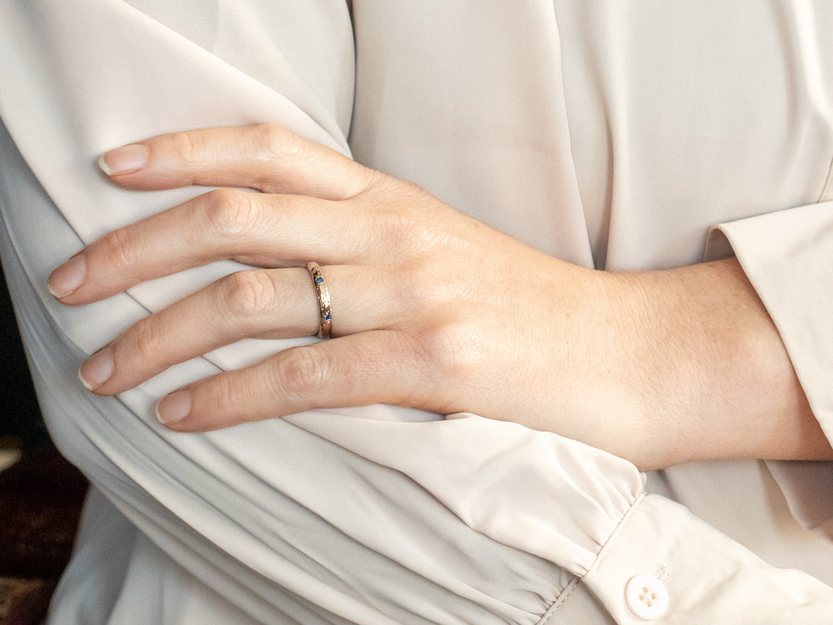 Antique Sapphire Pattern Band