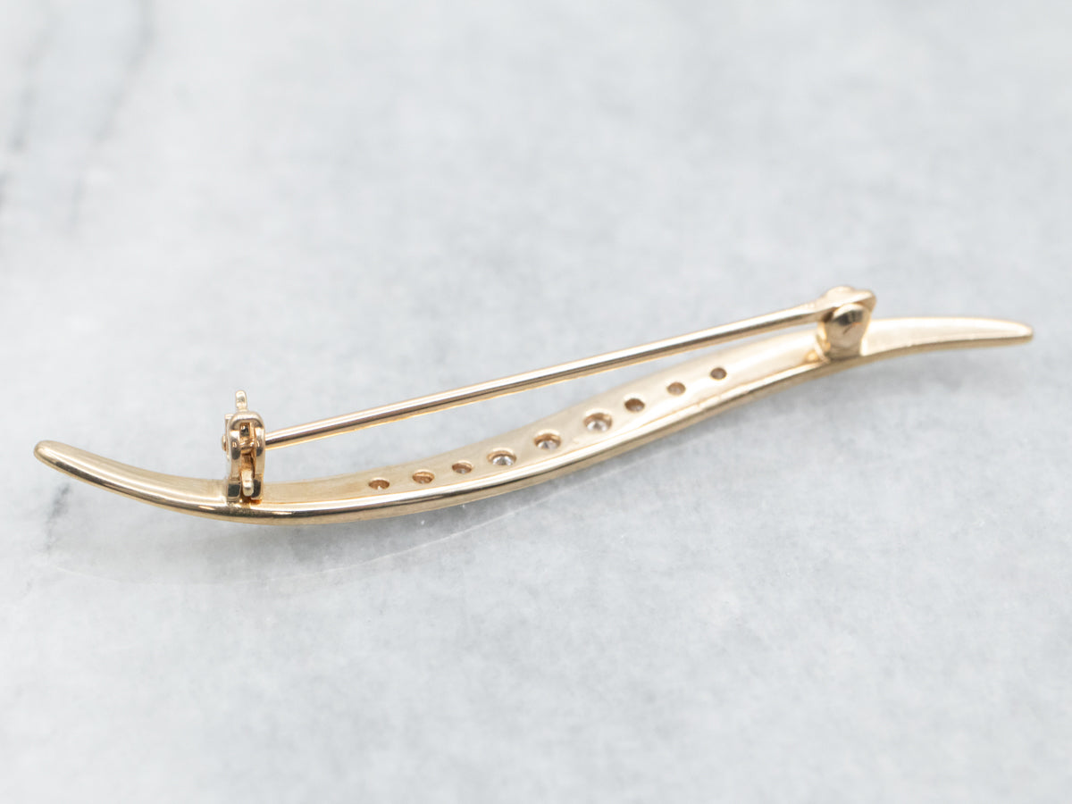 Broche en forma de remolino de diamantes en oro amarillo