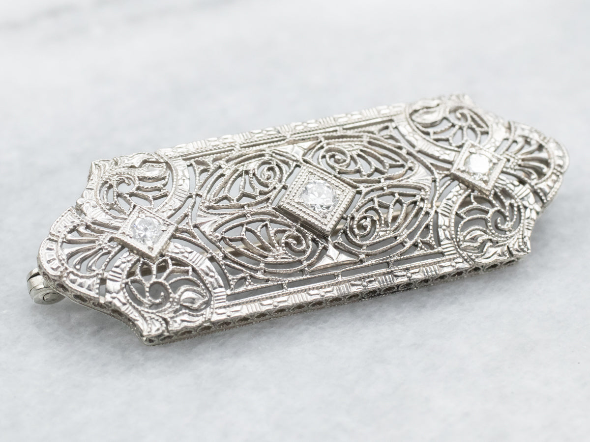 Broche de diamantes de talla europea Art Déco de oro blanco