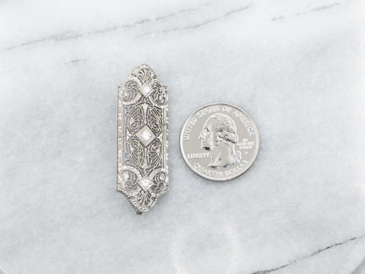 Broche de diamantes de talla europea Art Déco de oro blanco