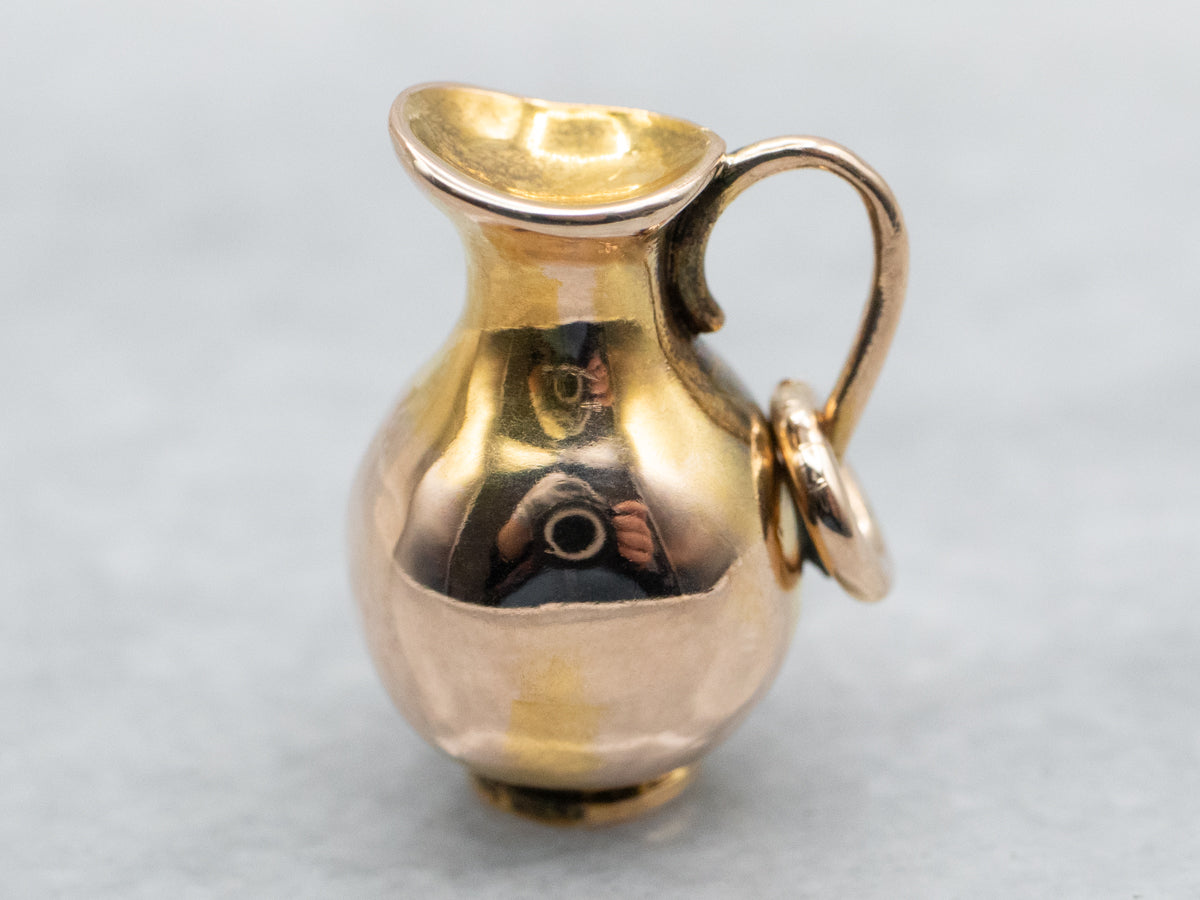 Charm de jarra de oro