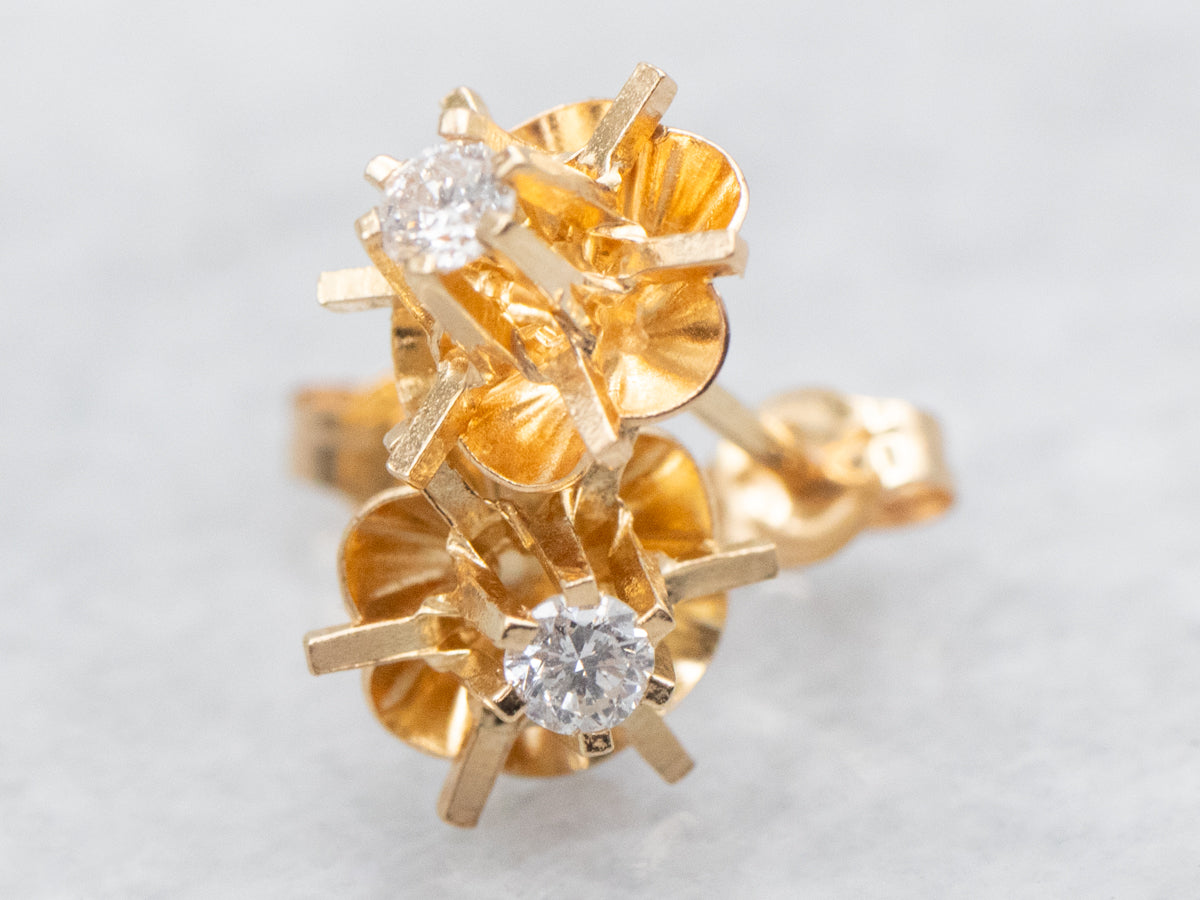 Pendientes de botón de oro amarillo con diamantes y botón de oro