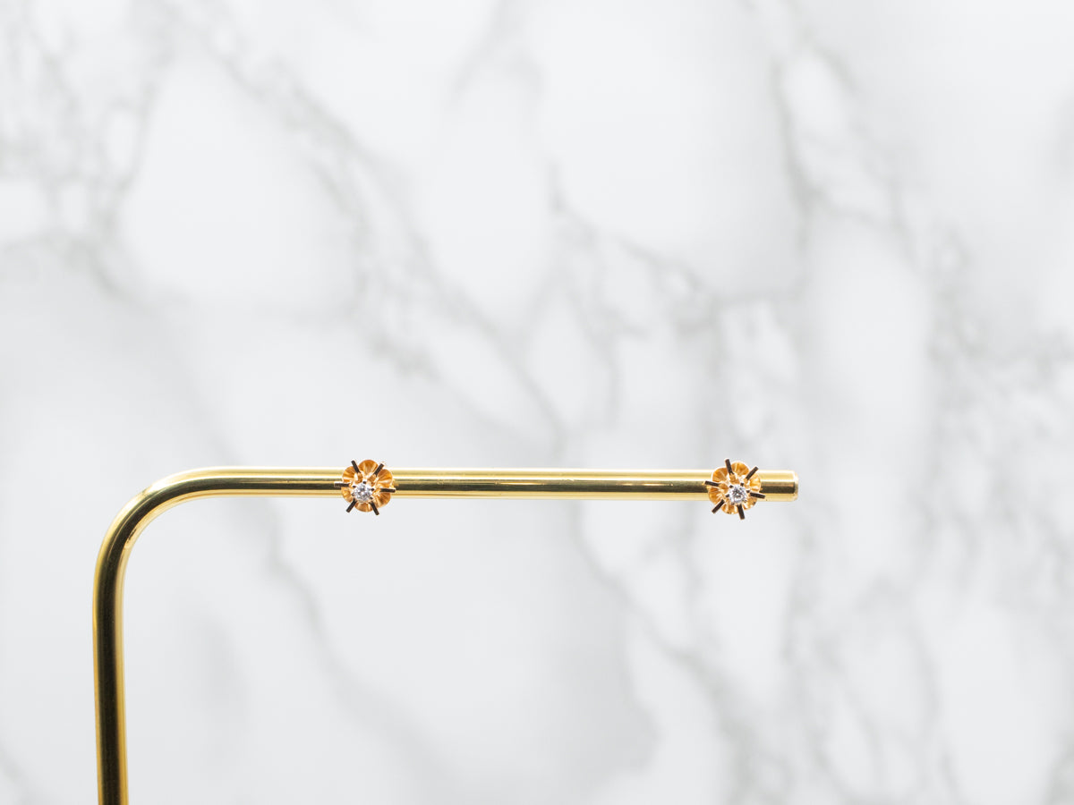 Pendientes de botón de oro amarillo con diamantes y botón de oro