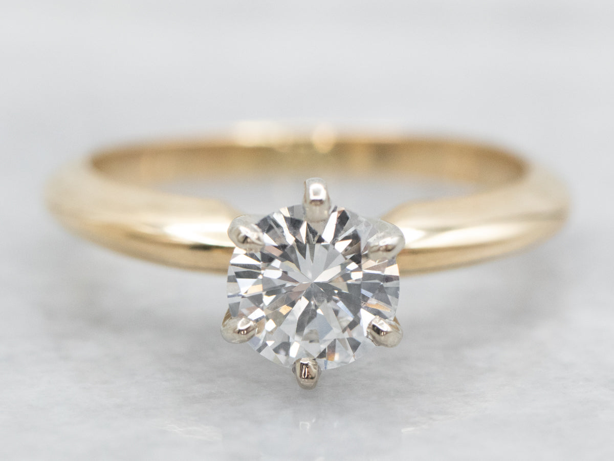 Anillo de compromiso con solitario de diamantes