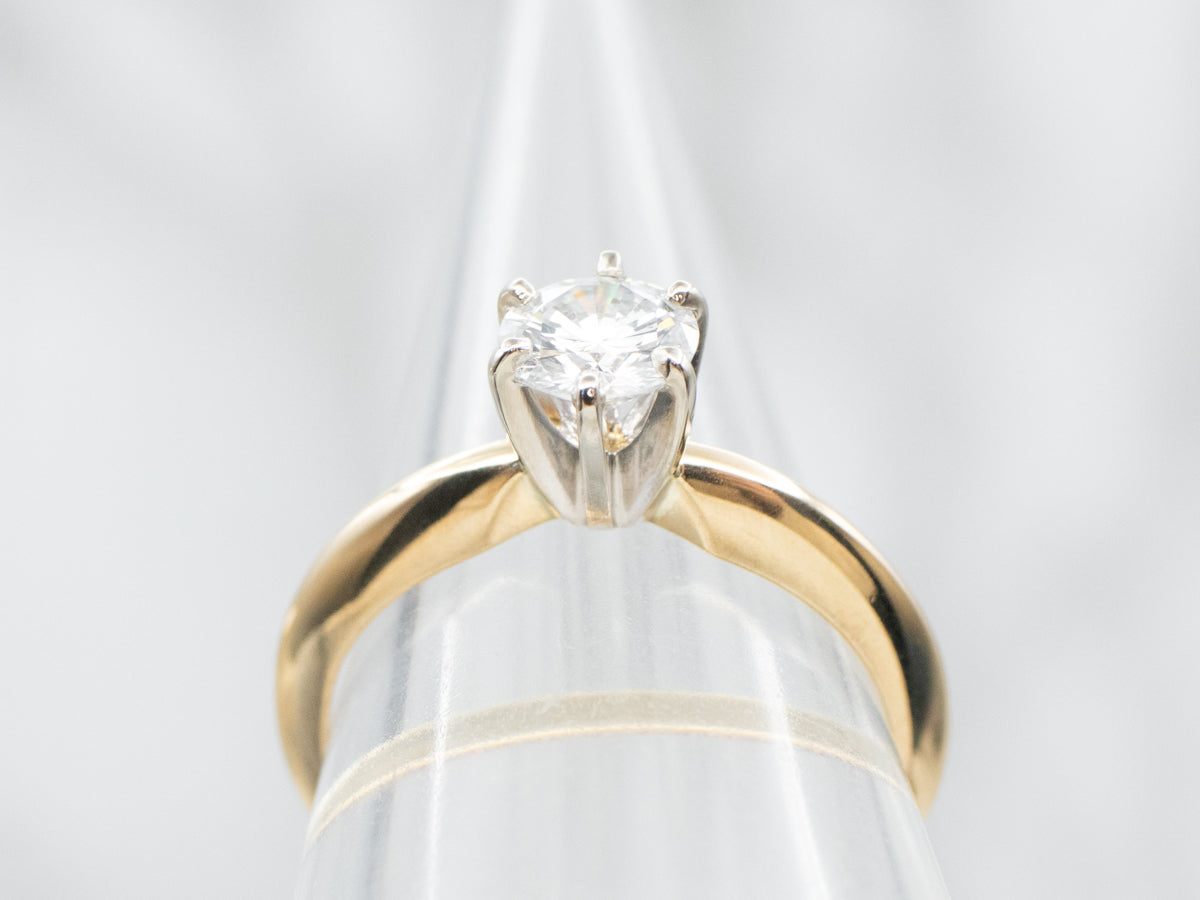 Anillo de compromiso con solitario de diamantes