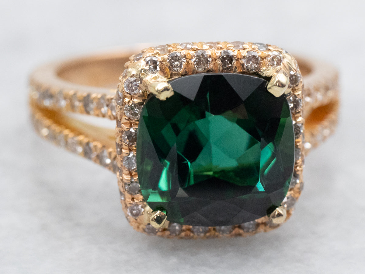 Anillo con turmalina verde y halo de diamantes