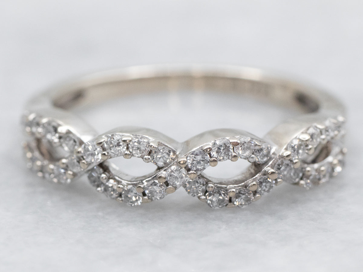 Twisting Gold Diamod Band