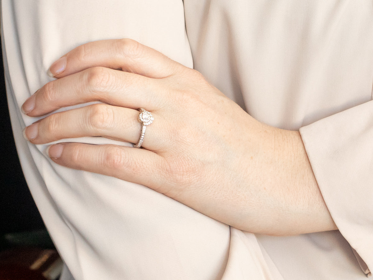 Modern Damond Halo Engagement Ring