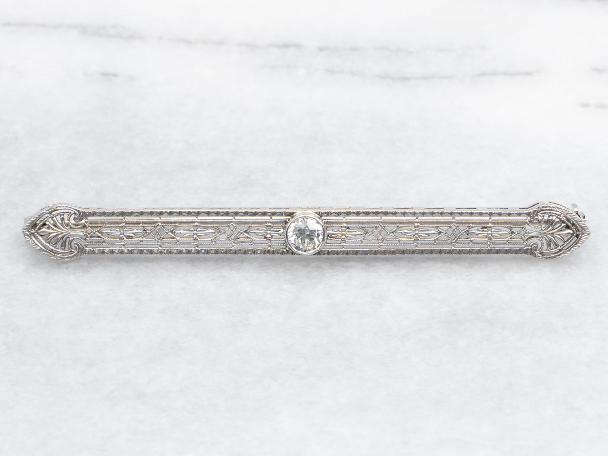 Broche de filigrana de diamantes de talla europea Art Déco de oro blanco