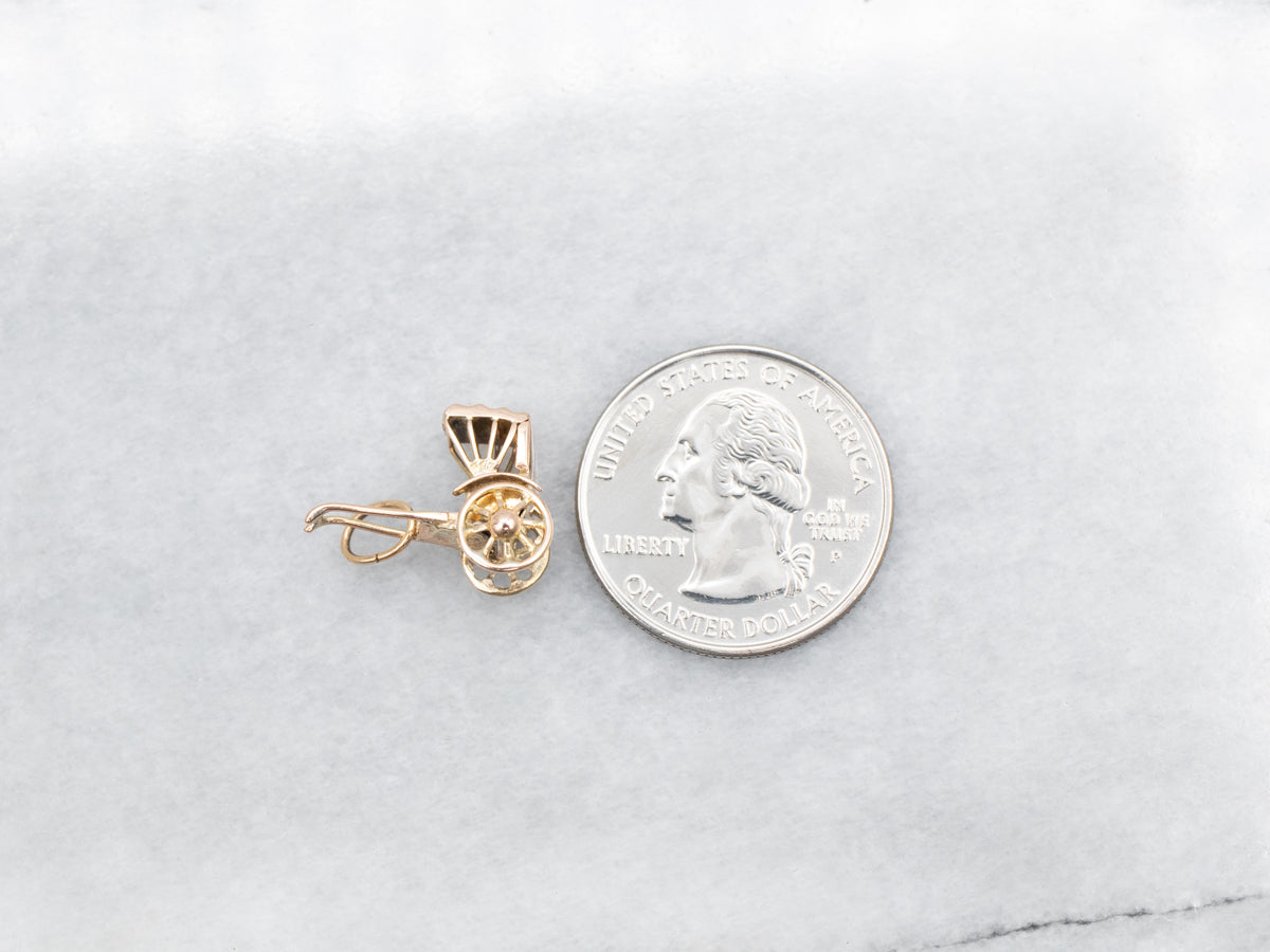 Charm Carruaje en Oro Amarillo con Ruedas Móviles