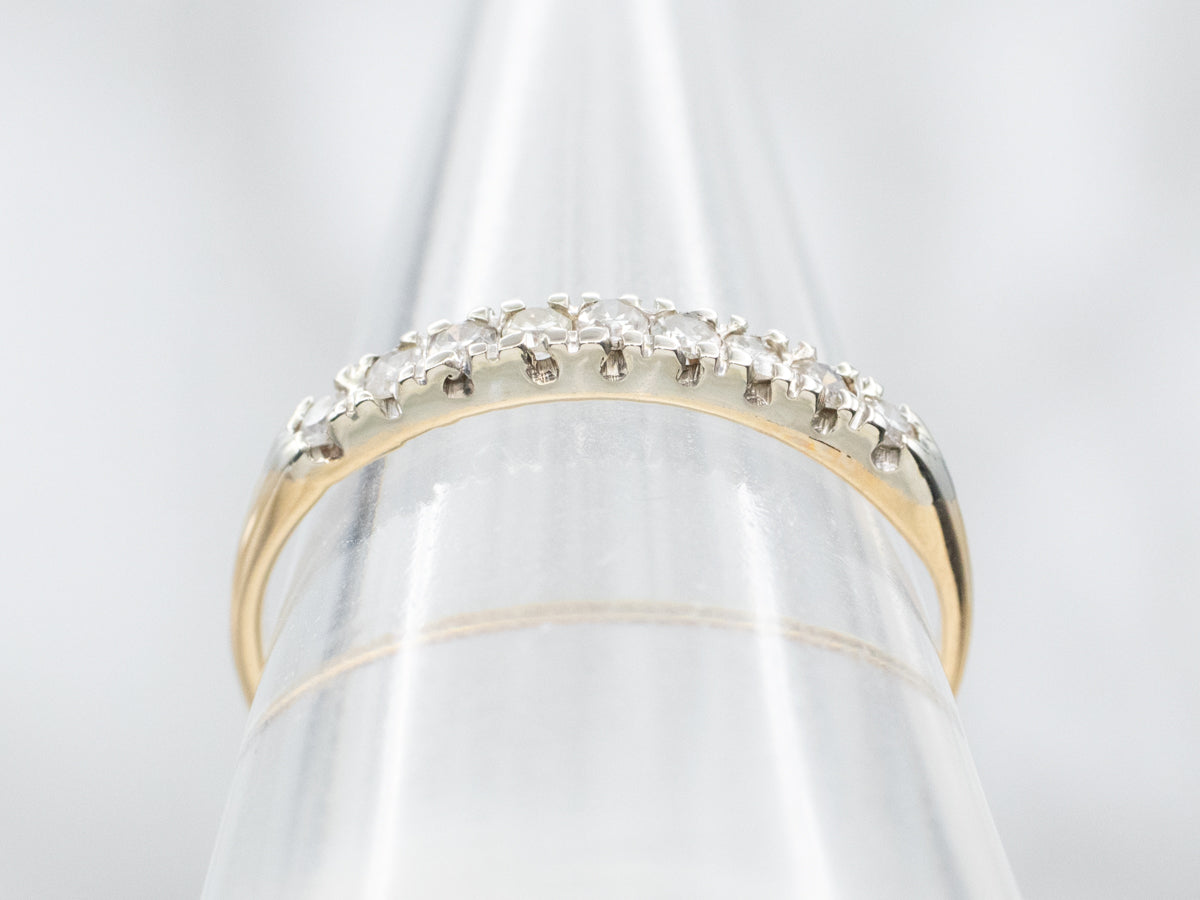 Alianza de boda de oro amarillo con diamantes