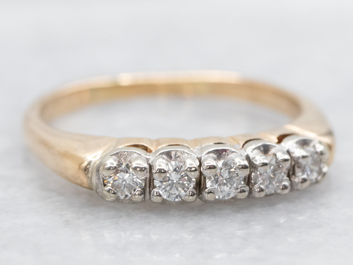 Alianza de bodas de diamantes en dos tonos