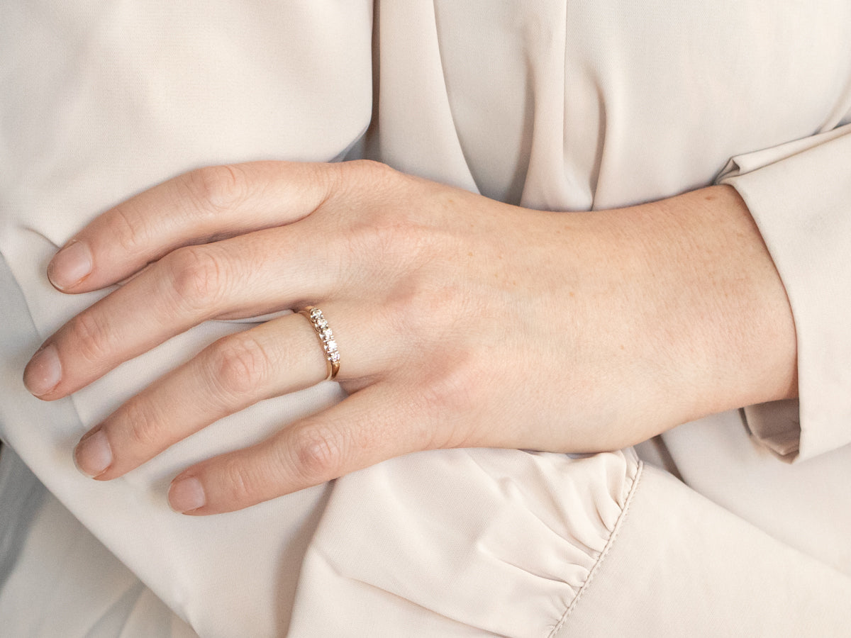 Alianza de bodas de diamantes en dos tonos