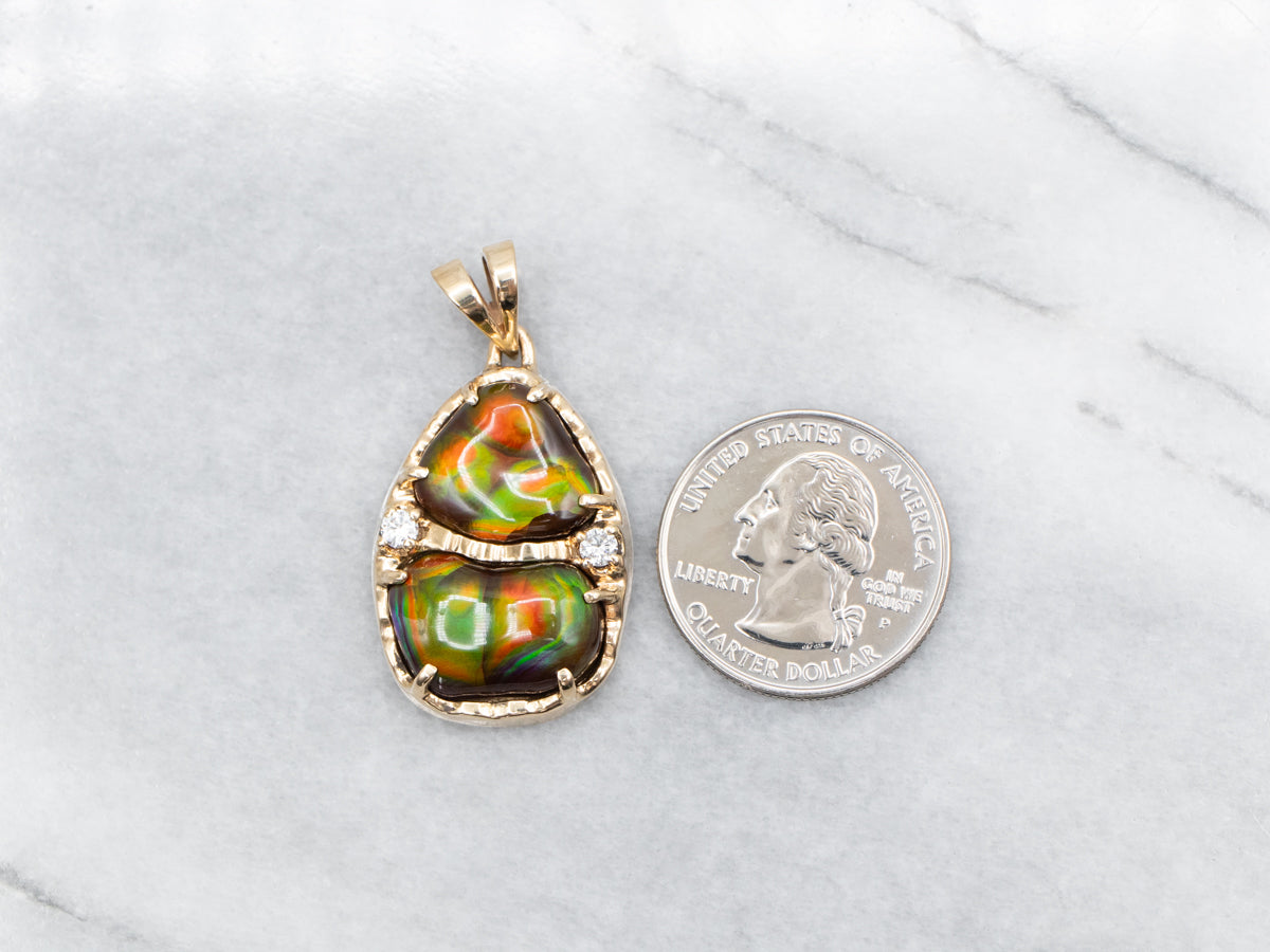 Colgante de oro y diamantes con ágata de fuego