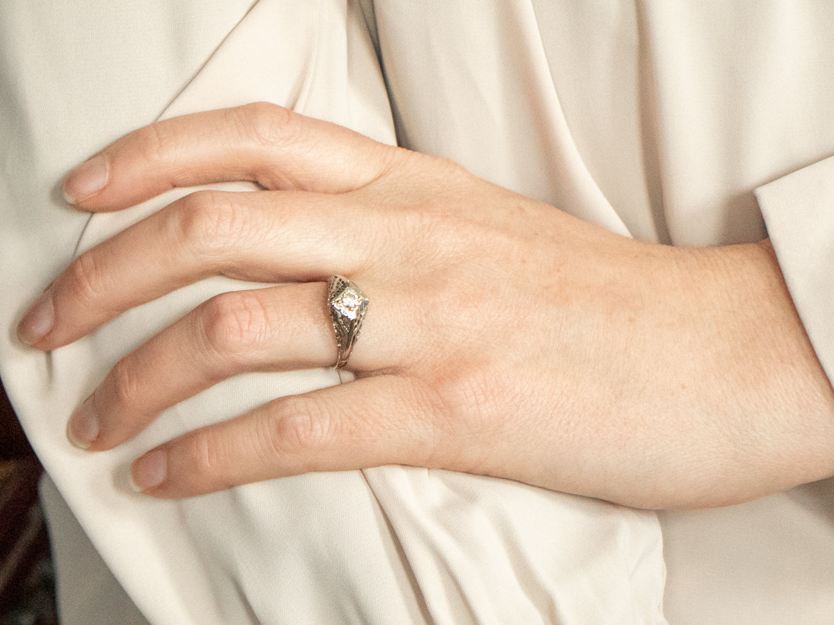 Anillo solitario de diamantes en oro blanco