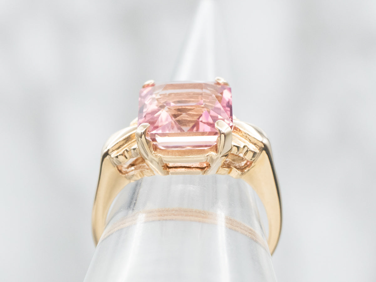 Anillo de cóctel de turmalina rosa polvoriento rosa