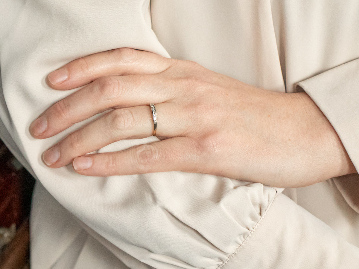 Alianza de bodas de diamantes en dos tonos