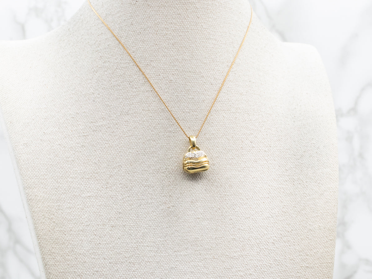 Charm para bolso con apertura de diamantes en oro amarillo