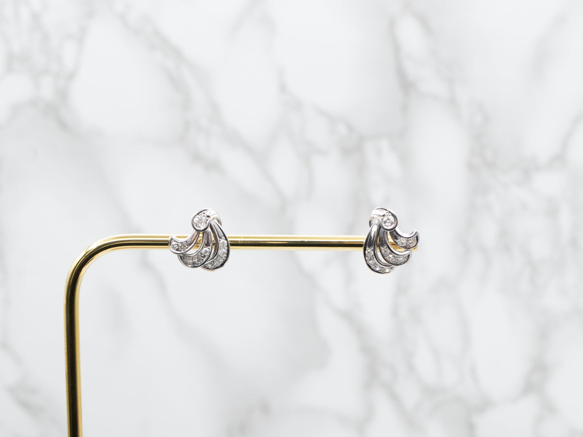 Aretes florecientes con diamantes de talla Old Mine en oro blanco