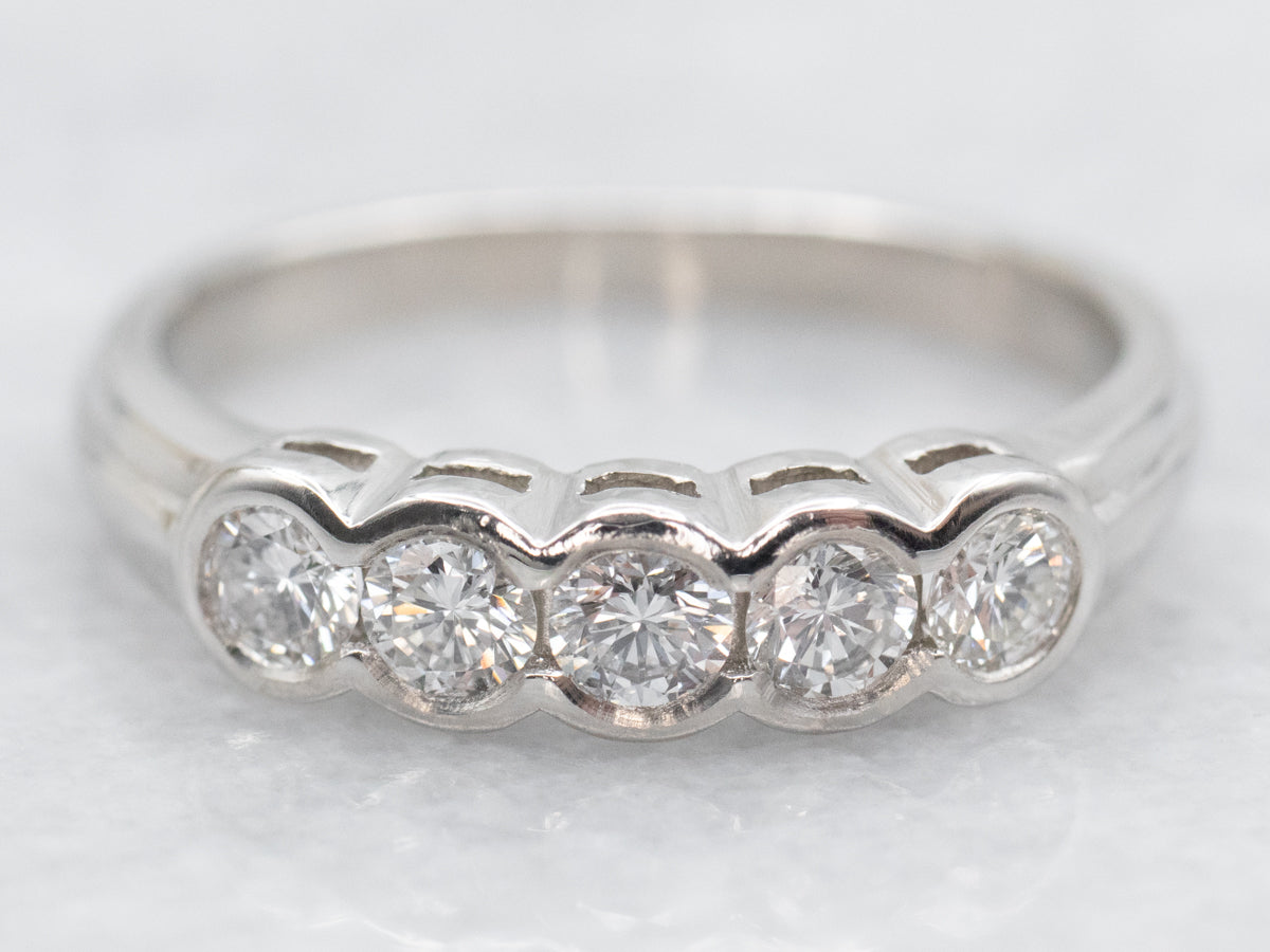 Banda de diamantes engastada con bisel de platino