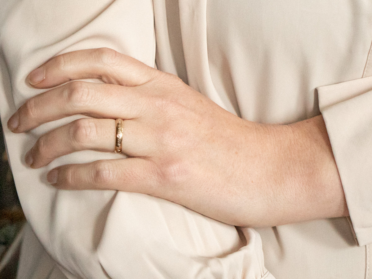 Scrolling Pattern Wedding Band