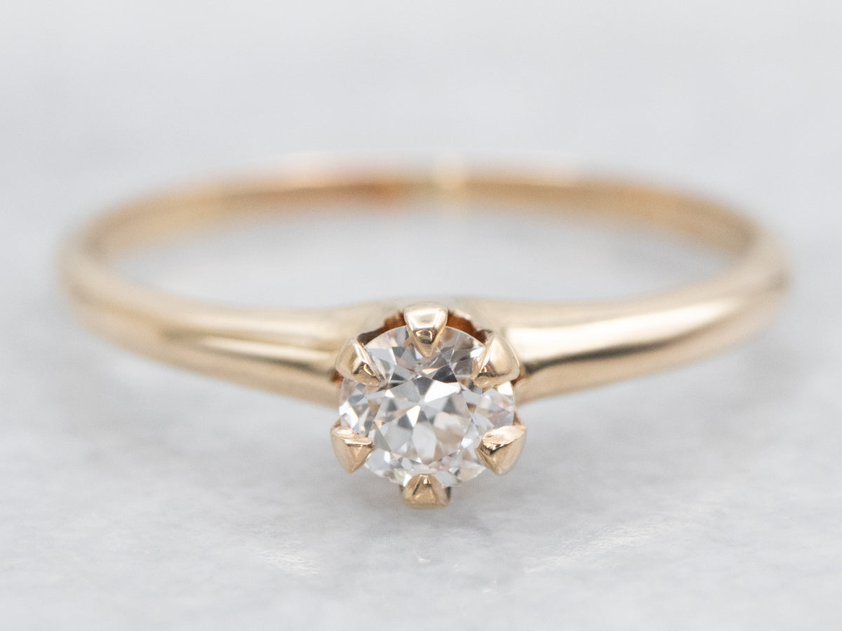 Anillo de compromiso con solitario de diamantes de talla europea en oro amarillo