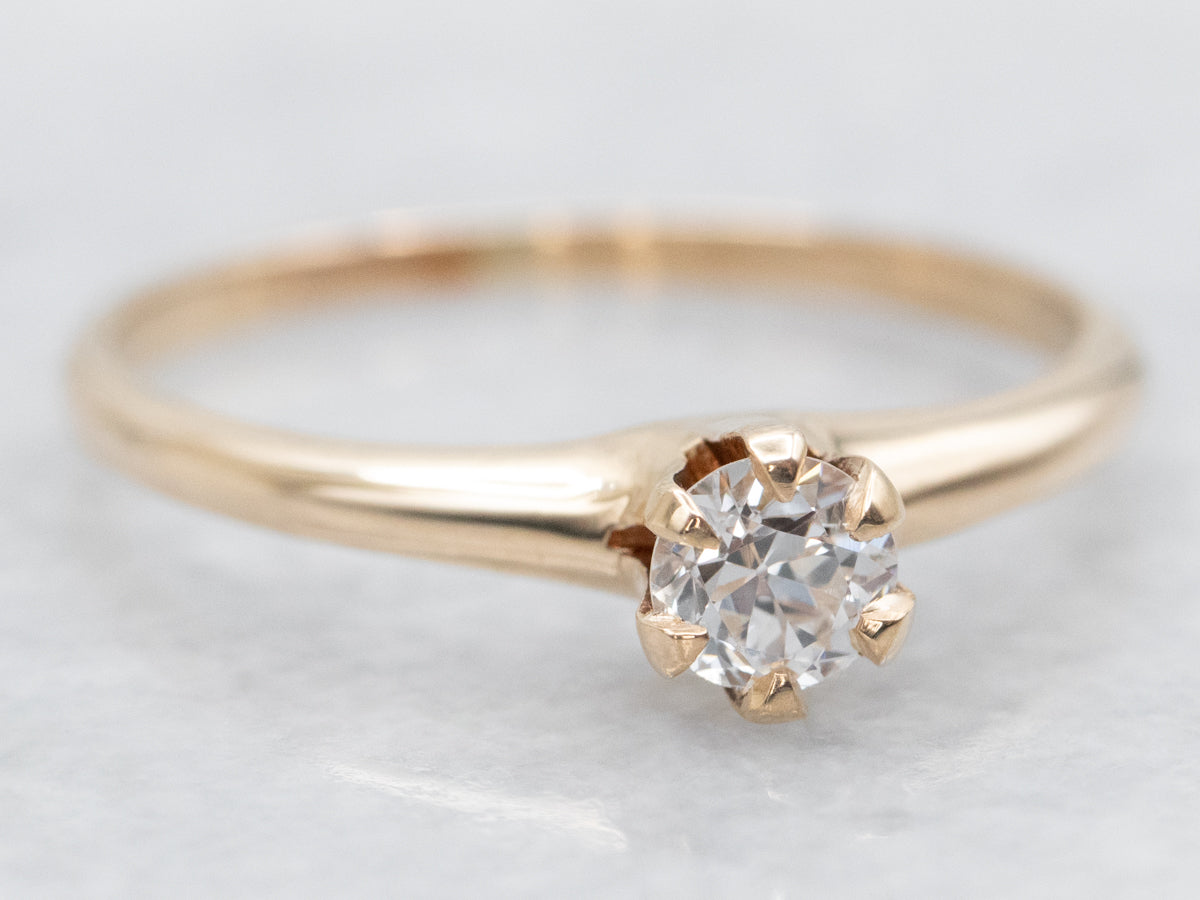 Anillo de compromiso con solitario de diamantes de talla europea en oro amarillo