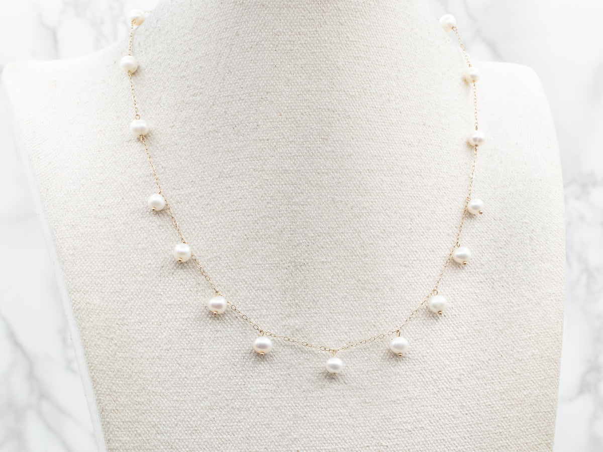 Collar Station de Perlas en Oro Amarillo con Cierre de Anilla