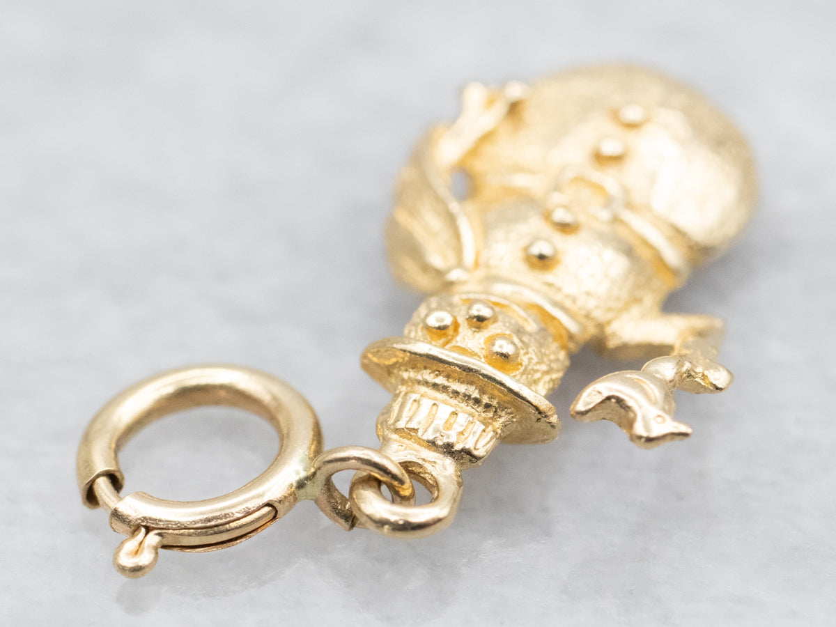 Dije de muñeco de nieve dorado texturizado