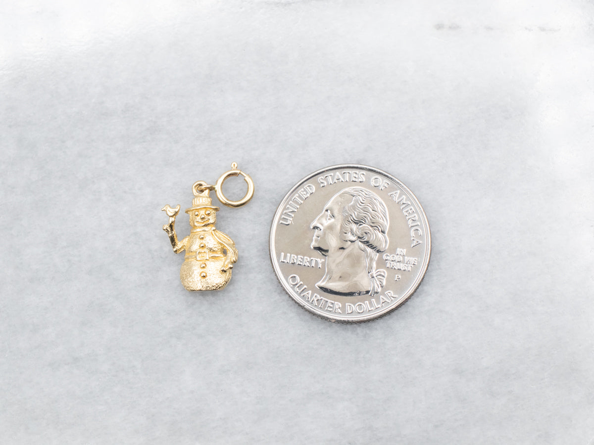 Dije de muñeco de nieve dorado texturizado