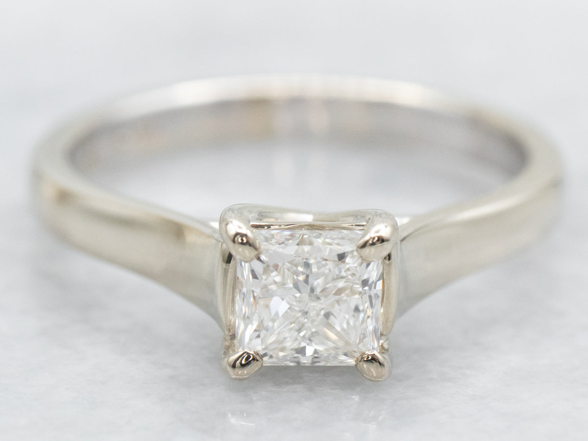 Anillo de compromiso con solitario de diamantes de talla princesa GIA