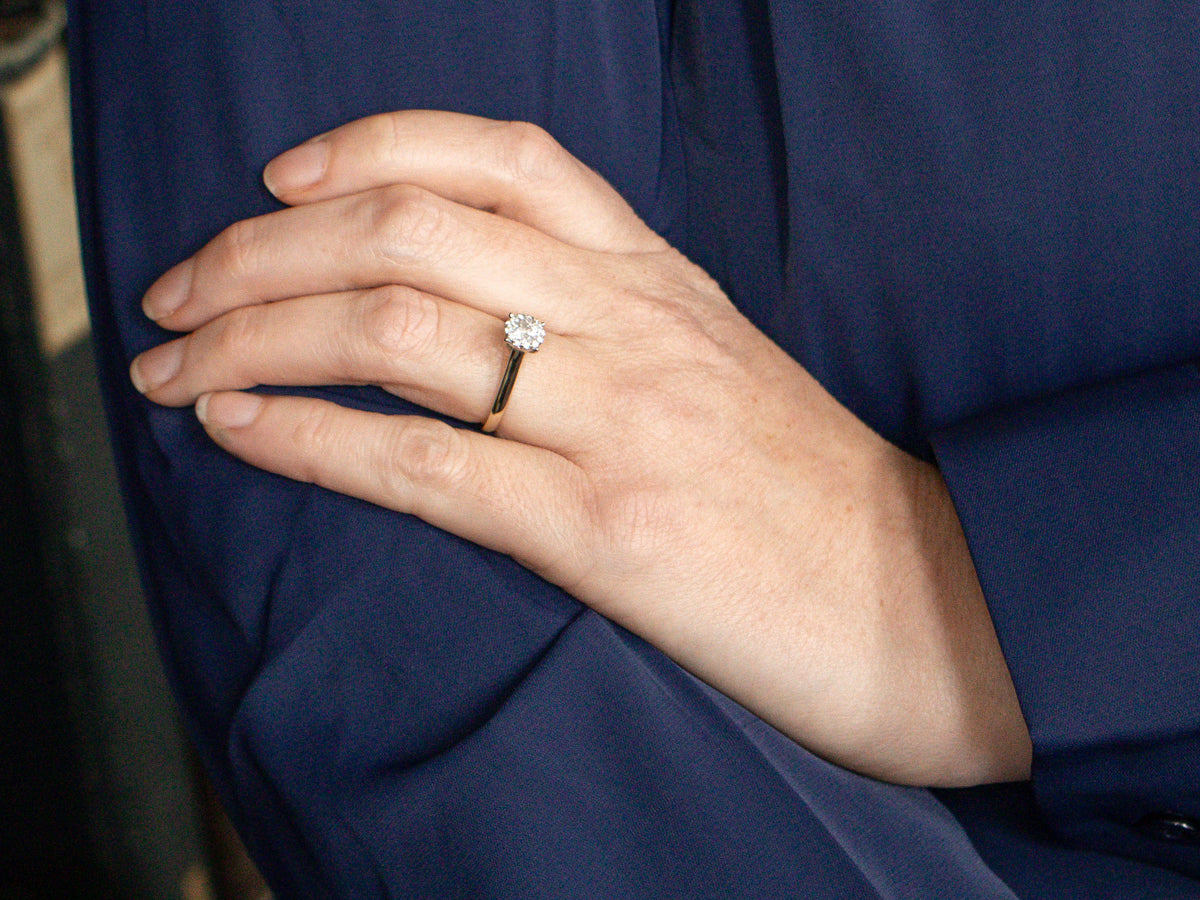 Stunning Round Brilliant Diamond Halo Engagement Ring